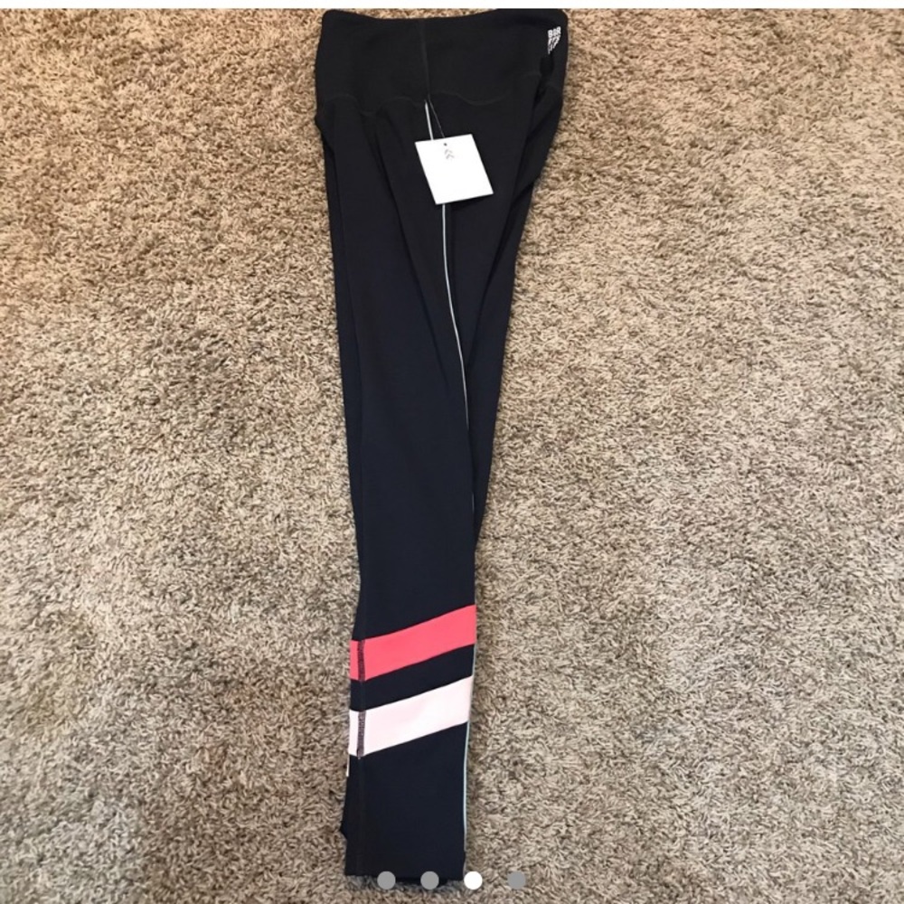 Barry’s Fit High Waisted 7/8 Speed Leggings - Picture 5 of 5
